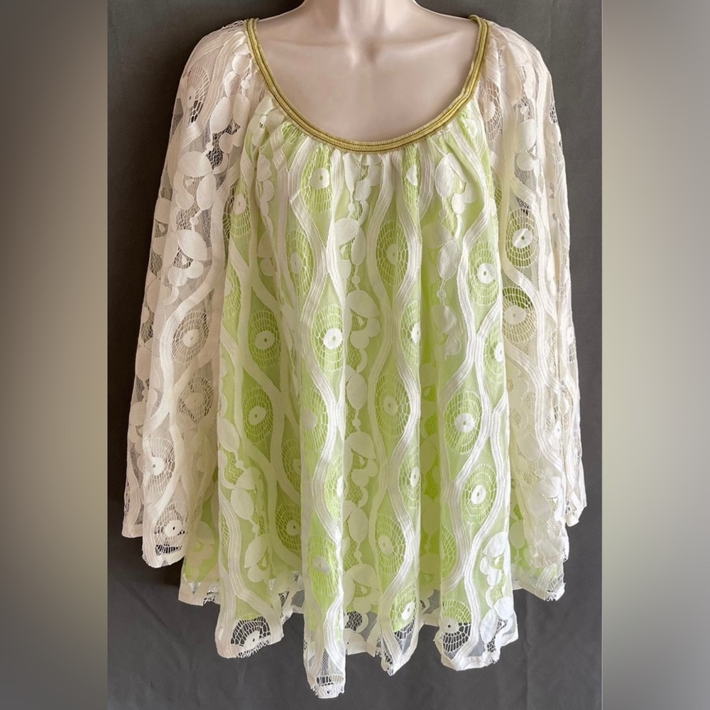 NWOT women's lace cover top Lane Bryant (26/28) MSRP $93